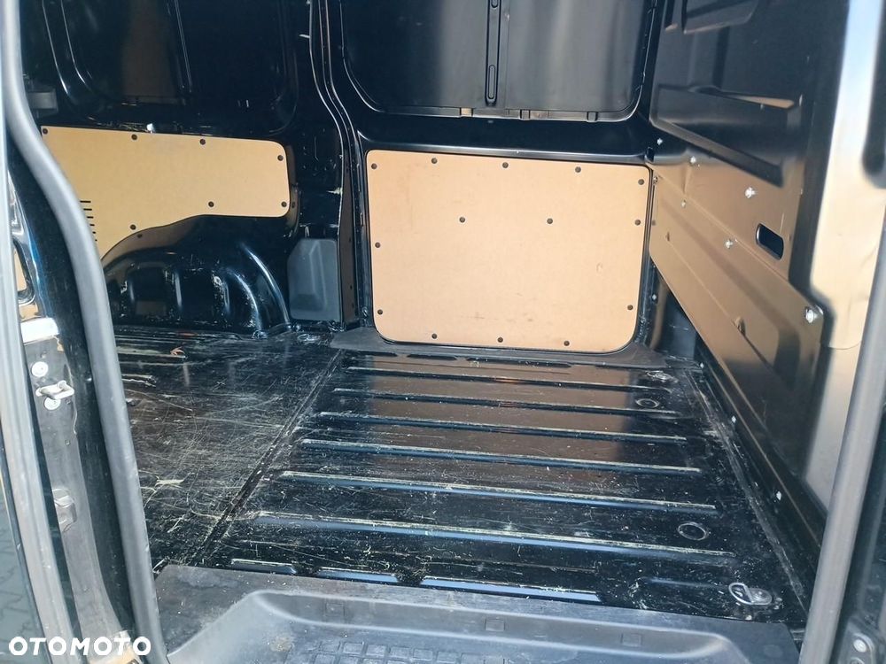Opel Vivaro - 10