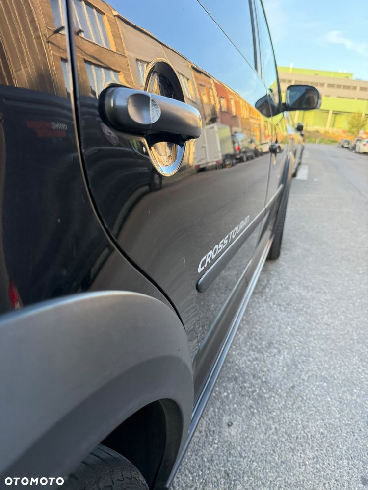 Volkswagen Touran 1.4 TSI DSG Cross - 11
