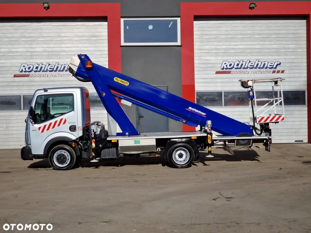 Renault Maxity - 2