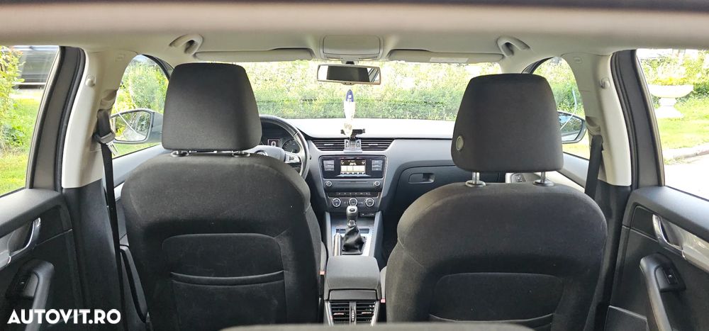 Skoda Octavia 1.6 TDI AMBITION - 9