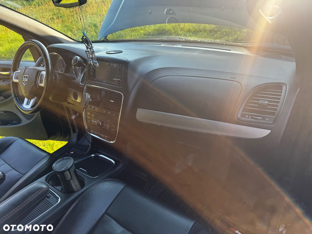 Dodge Grand Caravan 3.6 R/T - 9