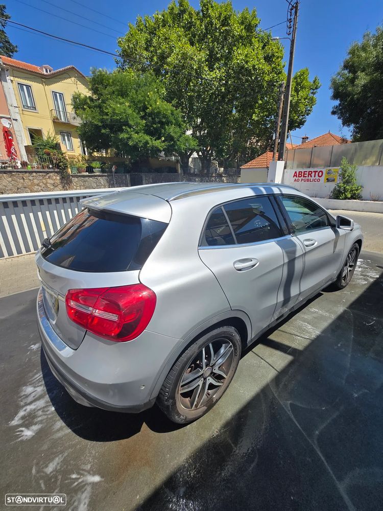 Mercedes-Benz GLA 180 - 4