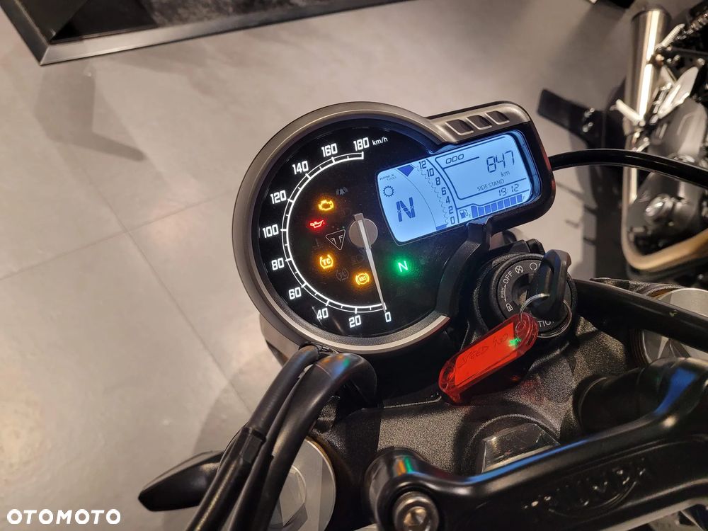 Triumph Speed Twin - 4