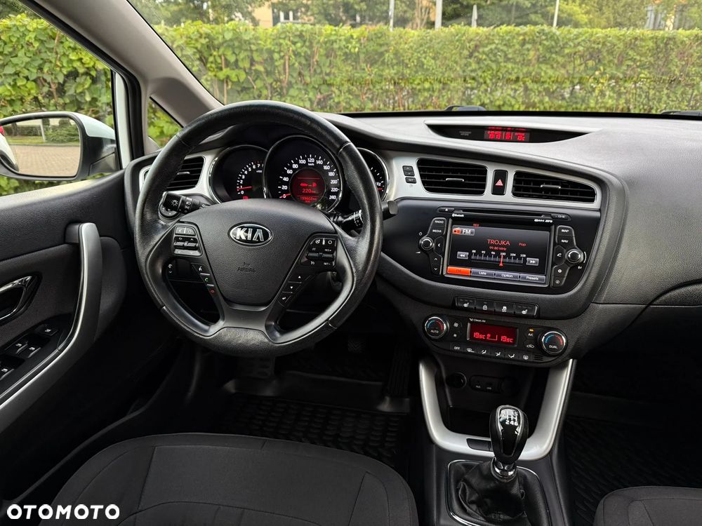 Kia Ceed 1.4 CVVT Fifa World Cup Edition - 29