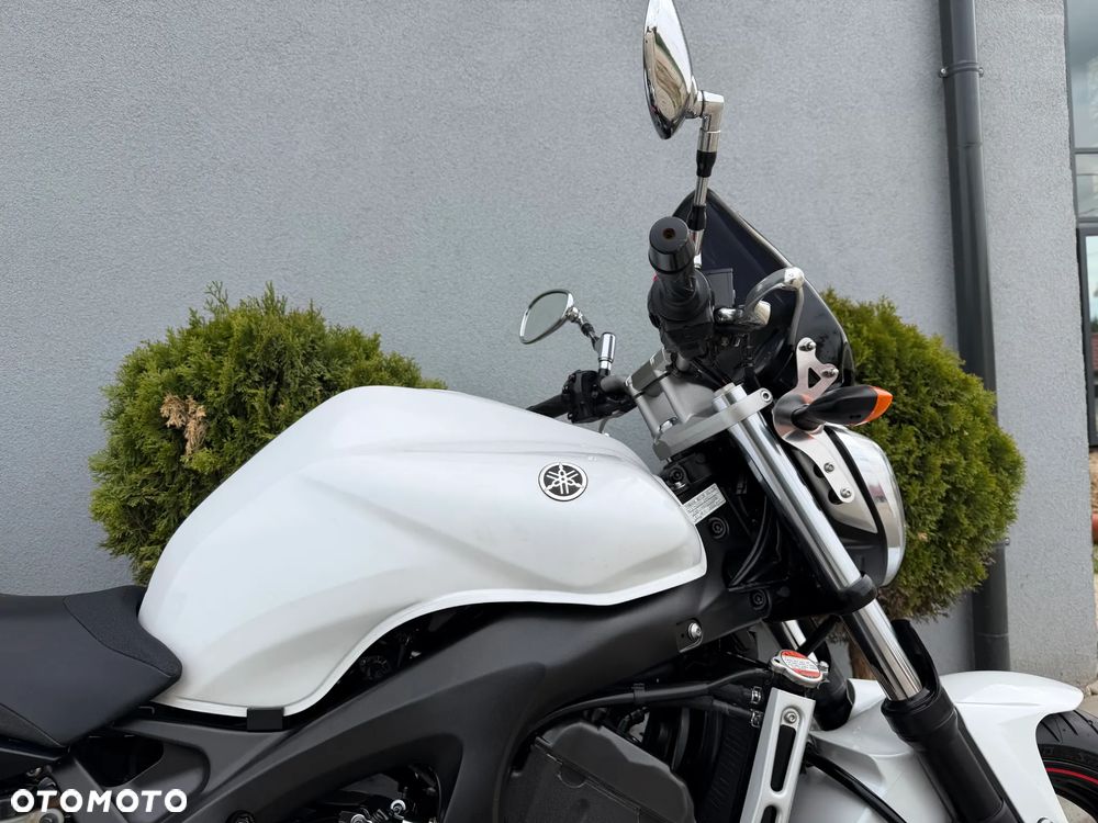 Yamaha FZ - 28
