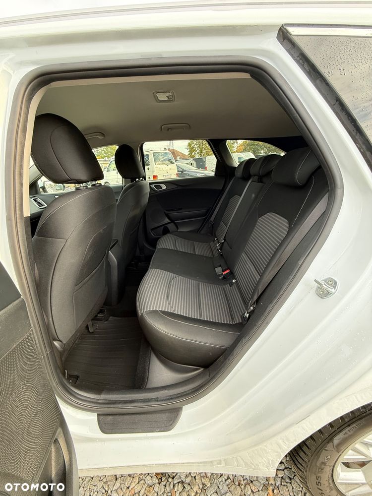 Kia Ceed 1.6 CRDi (48V Mild-Hybrid) Platinum - 14
