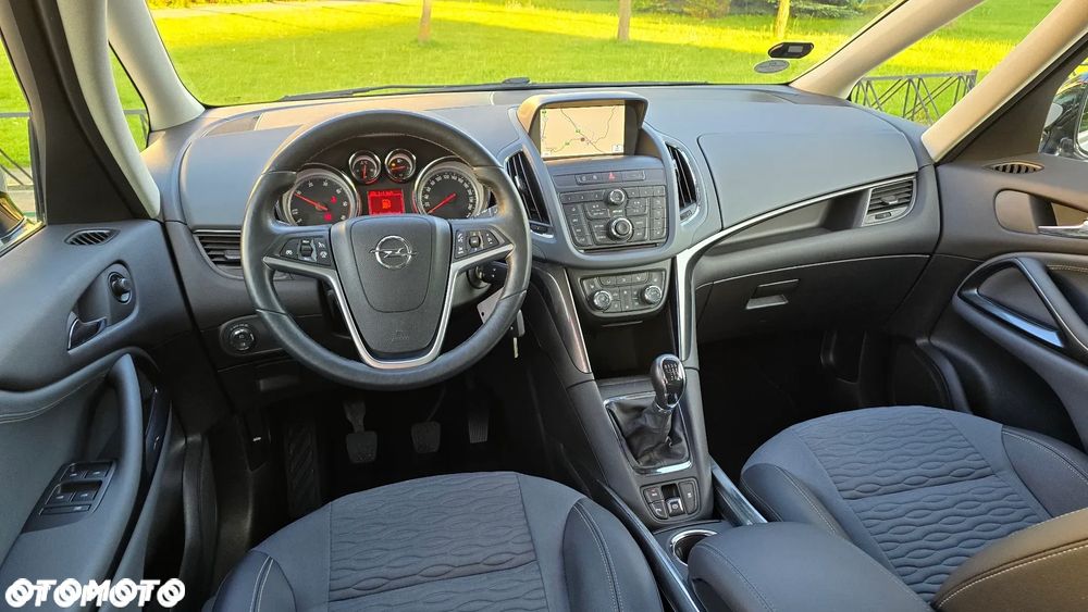 Opel Zafira - 10