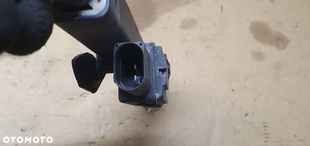 Spryskiwacz lampy Xenon prawy przód VW Phaeton 3D0955978B - 5