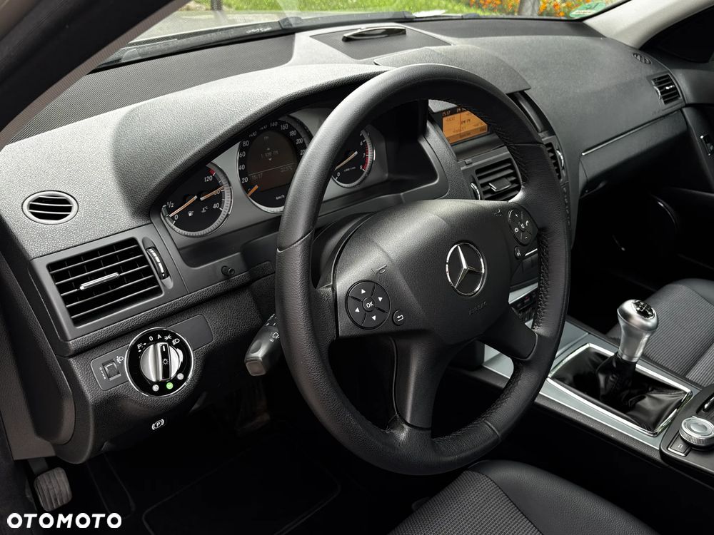 Mercedes-Benz Klasa C 180 Kompressor Avantgarde - 31