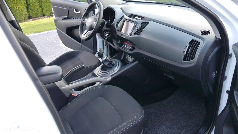 Kia Sportage 1.7 CRDI 2WD Dream-Team Edition - 27