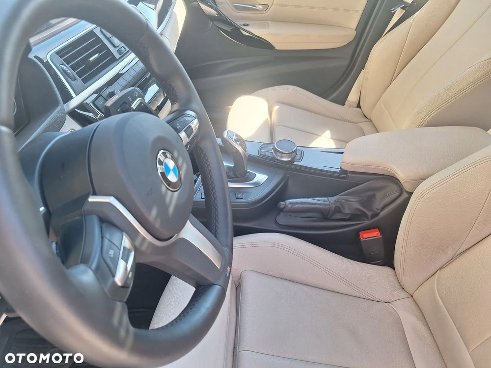 BMW Seria 3 330i xDrive M Sport Shadow - 15
