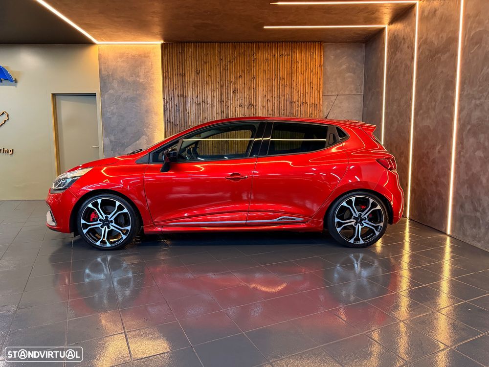 Renault Clio TCe 220 EDC R.S. Trophy - 9