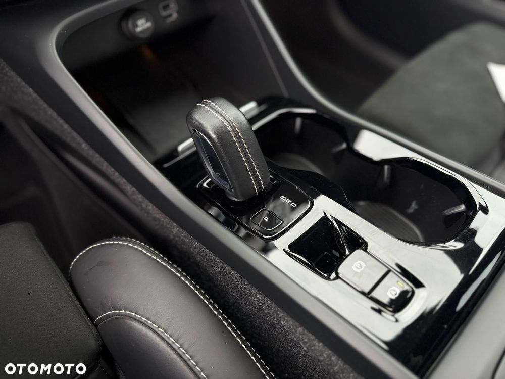 Volvo XC 40 B4 B AWD R-Design - 15