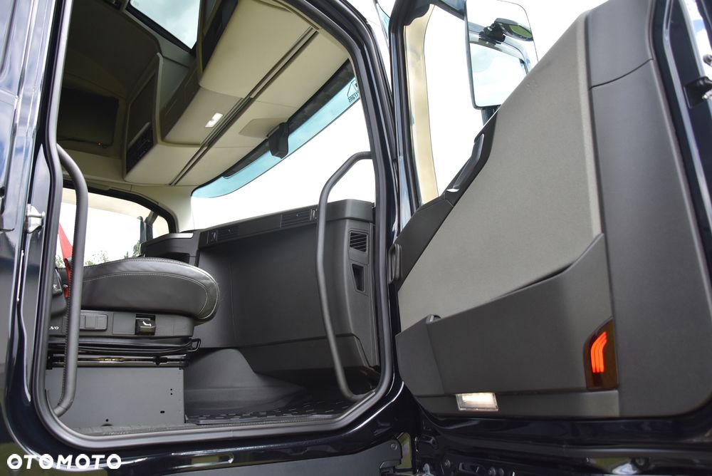 Volvo FH5 540 EURO6 / GLOBETROTTER XL / FULL-LED / KLIMA POSTOJOWA / NAWIGACJA / KAMERY / ALU FELGI / SKÓRY / CAŁY NA PODUSZKACH / TV / FULL OPCJA / STAN IDEALNY ! ! ! - 38