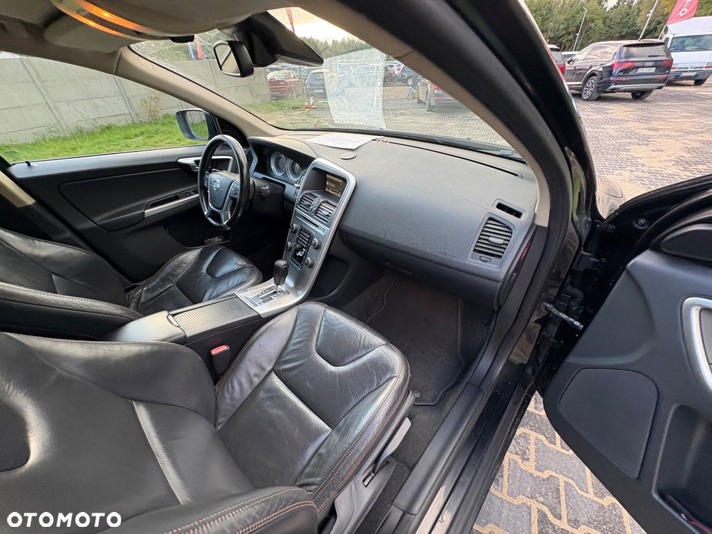 Volvo XC 60 2.4D AWD Summum - 35