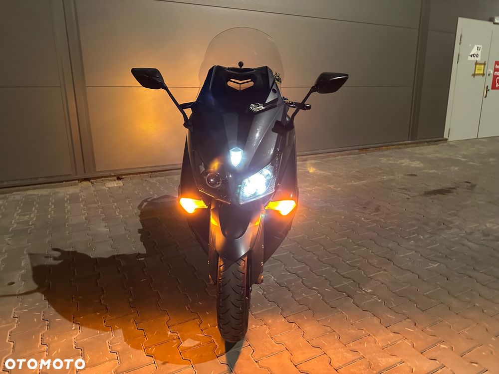 Yamaha Tmax - 18