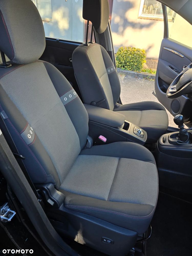 Renault Grand Scenic - 17