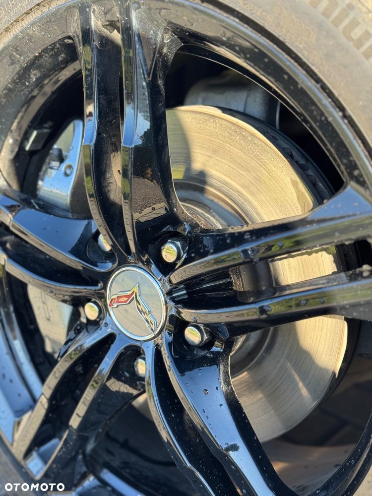 Chevrolet Corvette - 4