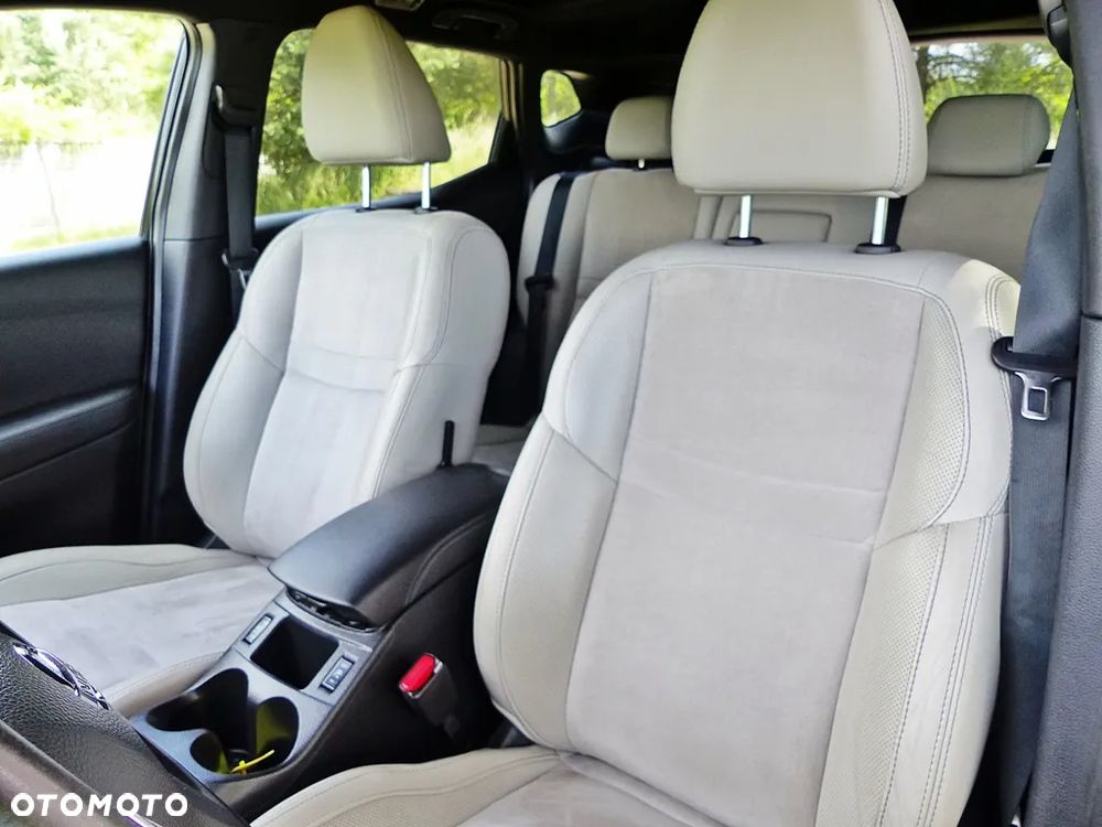 Nissan Qashqai 1.6 dCi Xtronic TEKNA+ - 20
