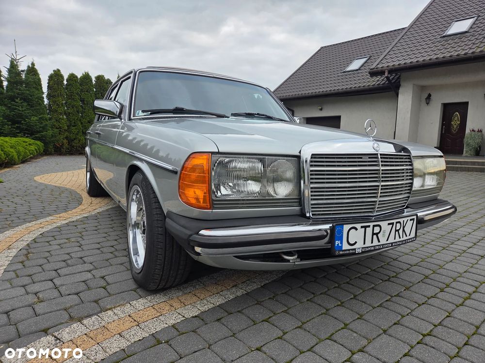 Mercedes-Benz W123 - 25