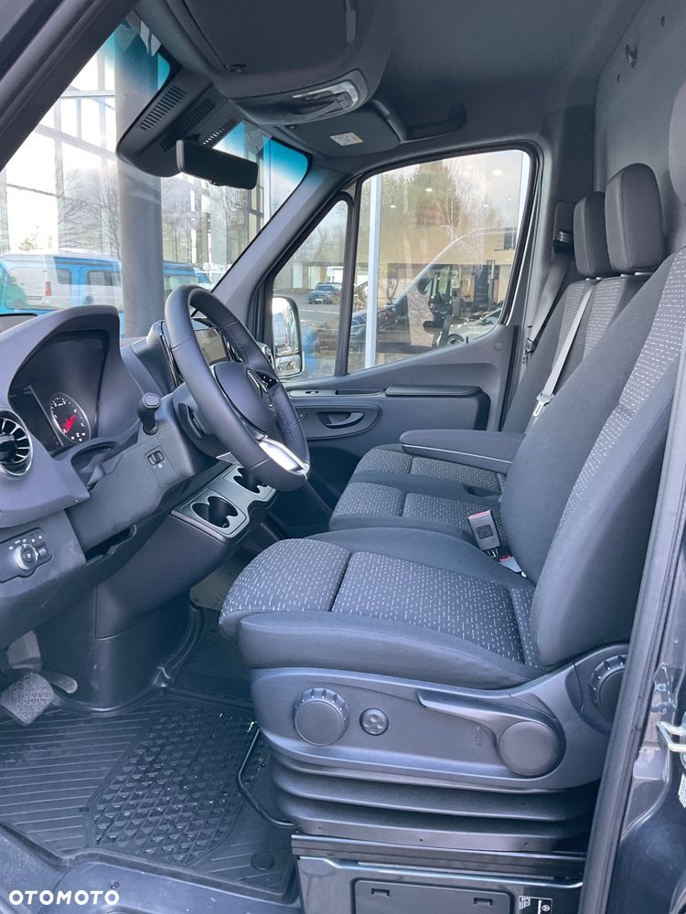 Mercedes-Benz Sprinter 319 - 10