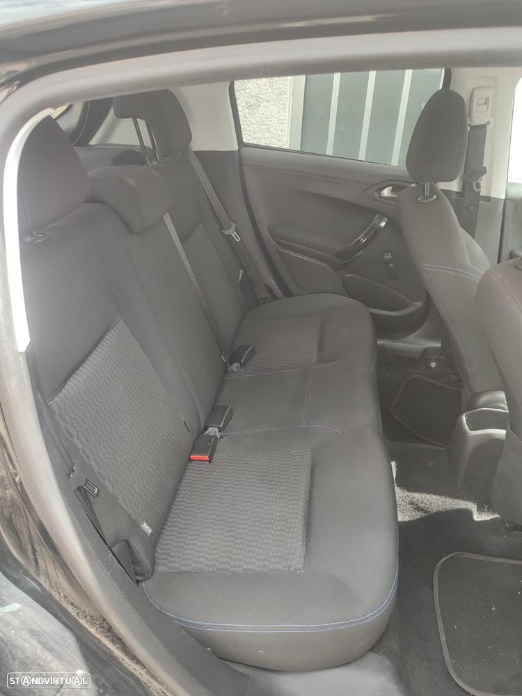 Peugeot 208 - 4