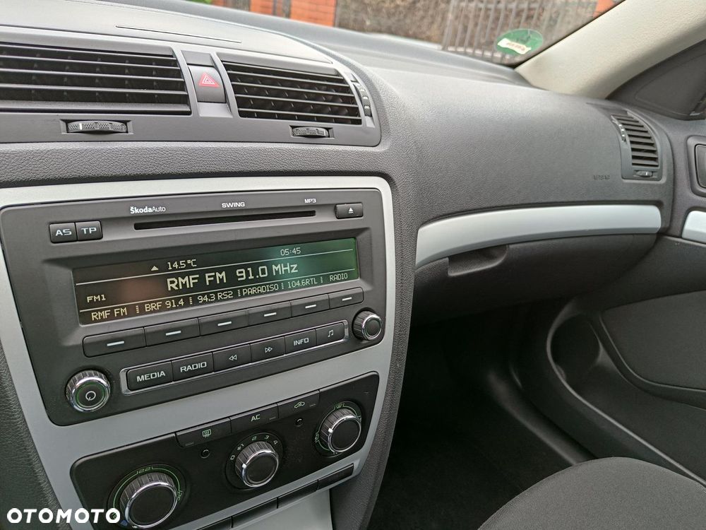 Skoda Octavia 1.6 Combi Ambiente - 33