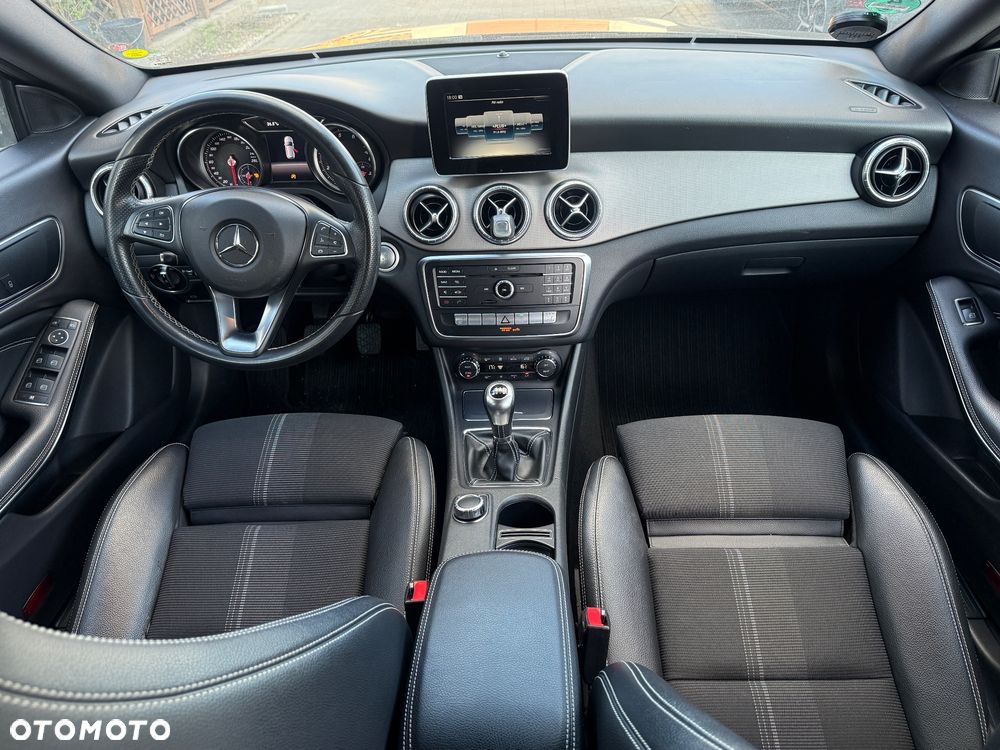 Mercedes-Benz CLA 200 Urban - 5