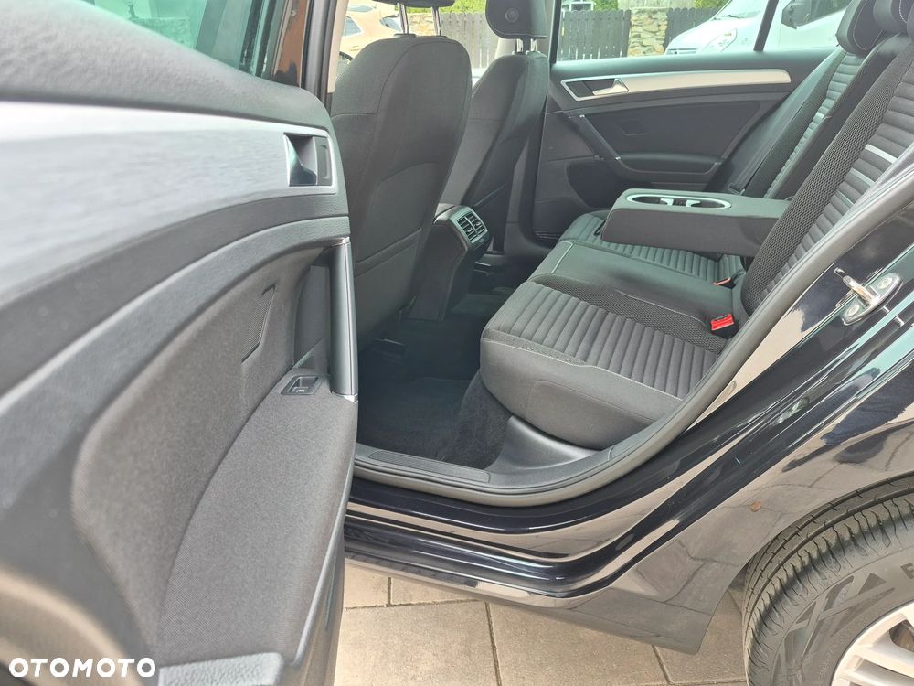 Volkswagen Golf - 24