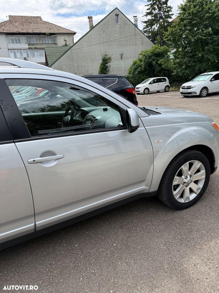 Mitsubishi Outlander 2.0 DI-D Intense - 8