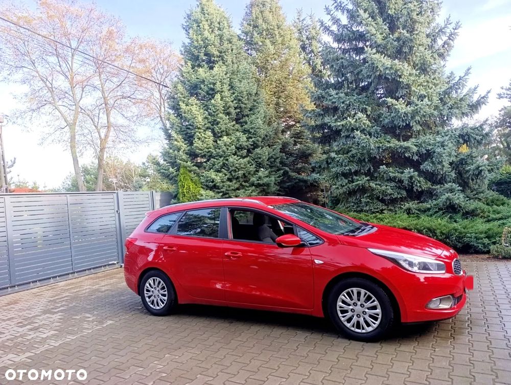 Kia Ceed 1.4 CVVT SW Dream Team Edition - 4