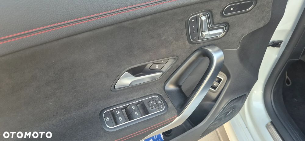 Mercedes-Benz CLA 250 e 8G-DCT AMG Line - 13
