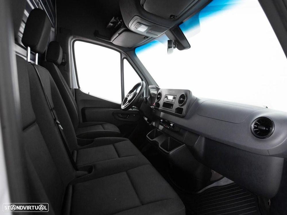 Mercedes-Benz E-SPRINTER - 12