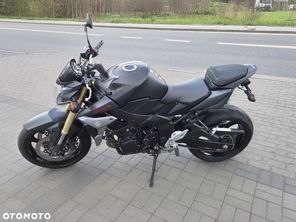 Suzuki GSR - 31