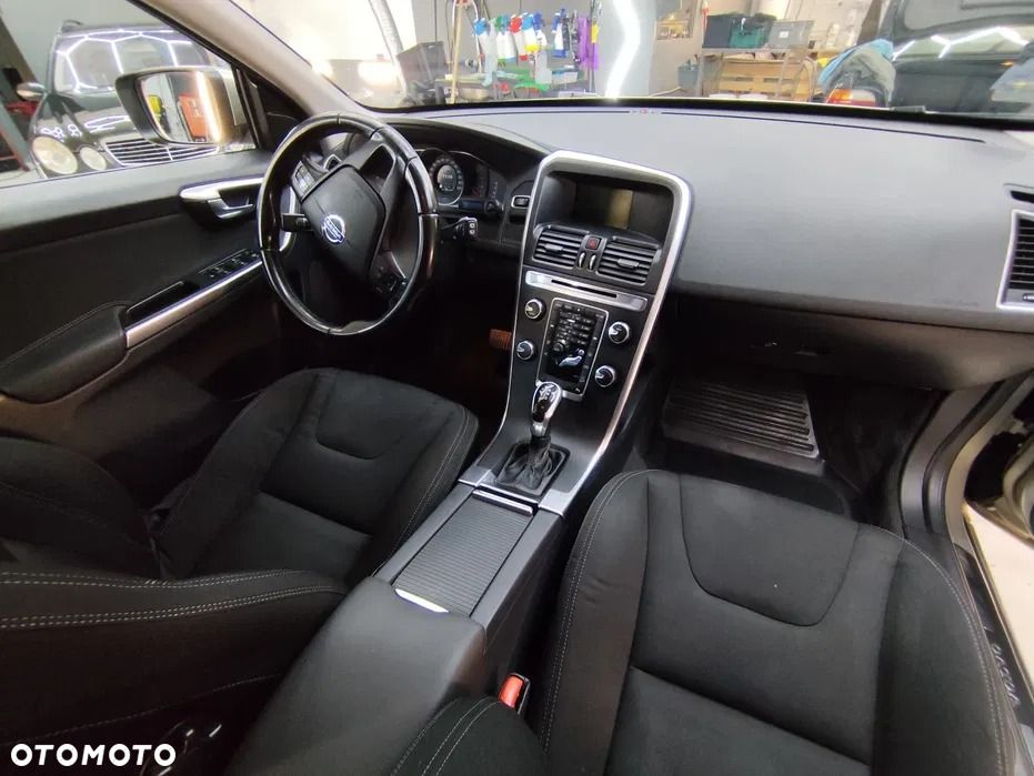 Volvo XC 60 2.4D AWD Kinetic - 6