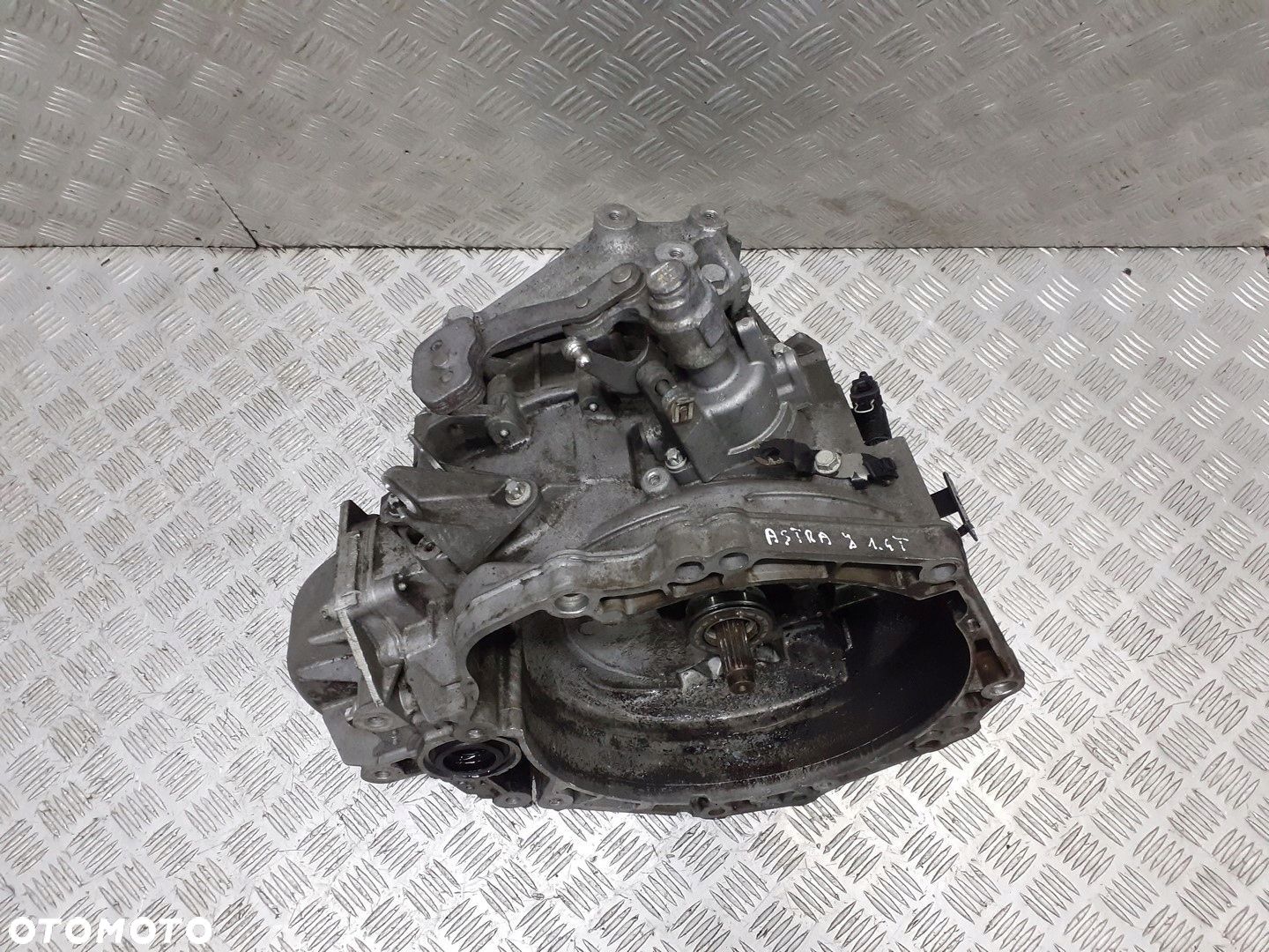 SKRZYNIA BIEGÓW OPEL ASTRA J 1.4 TURBO 55569879 - 1