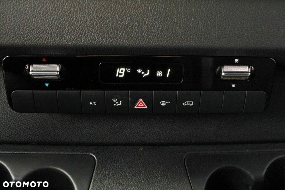 Mercedes-Benz Sprinter - 28