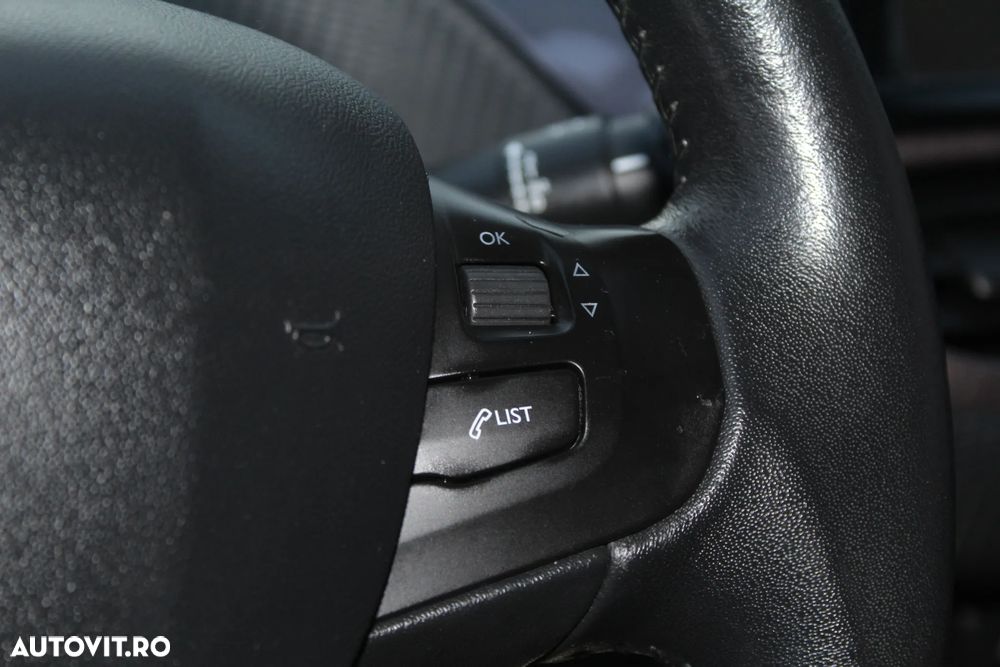 Peugeot 2008 1.6 e-HDi FAP STT Active - 17
