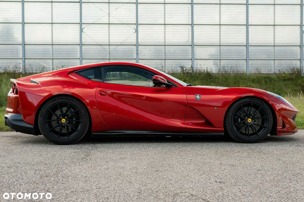 Ferrari 812 Superfast - 10