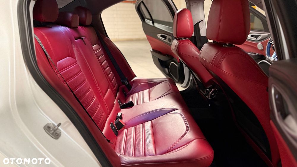 Alfa Romeo Giulia 2.0 Turbo TI Q4 - 26