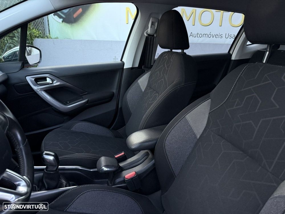 Peugeot 2008 1.2 PureTech Style - 12