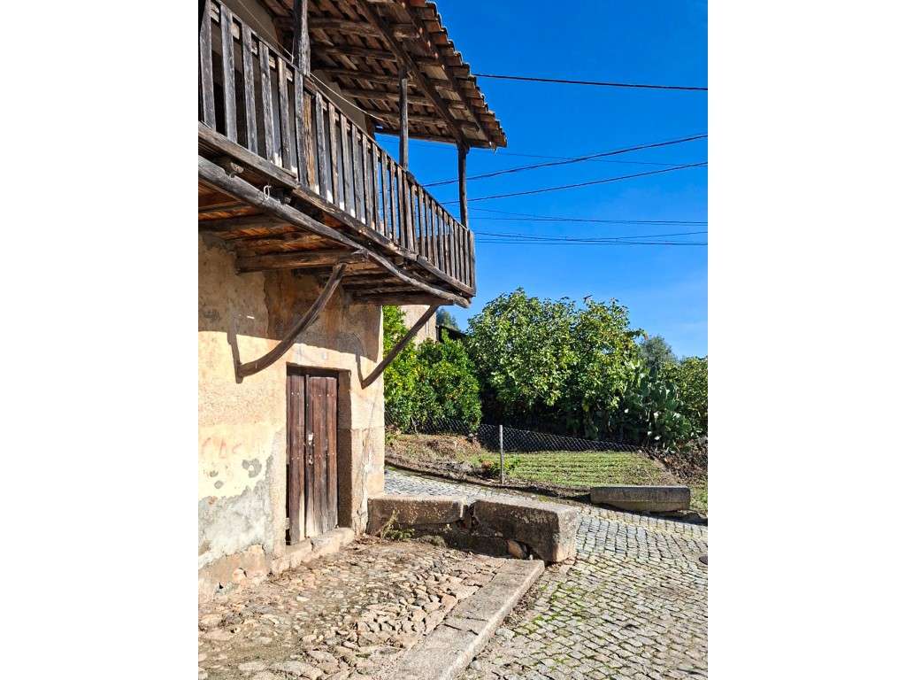 Casa Antiga em Pedra com Grande Potencial na Aldeia do Telhado - Grande imagem: 3/5