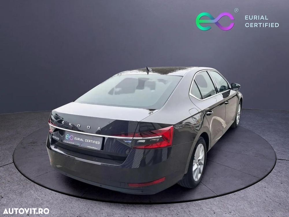 Skoda Superb 2.0 TDI DSG Ambition - 6