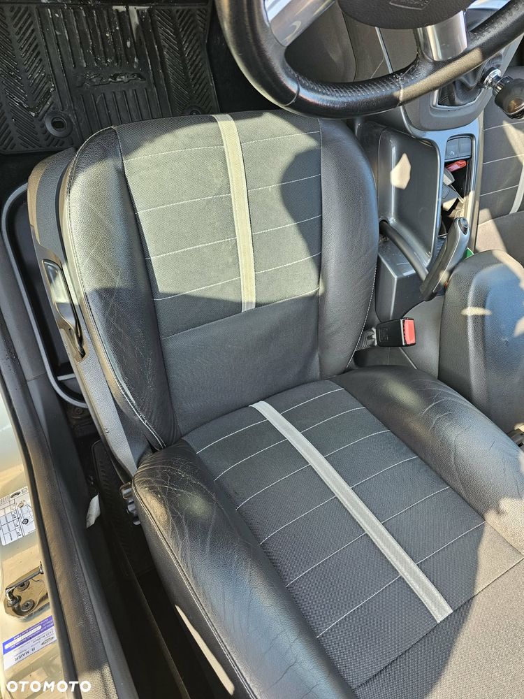 Ford Kuga - 11