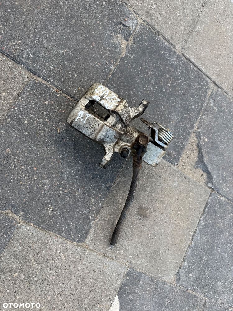ZACISK PRAWY TYŁ HONDA JAZZ 02-08 JAK NOWY - 3
