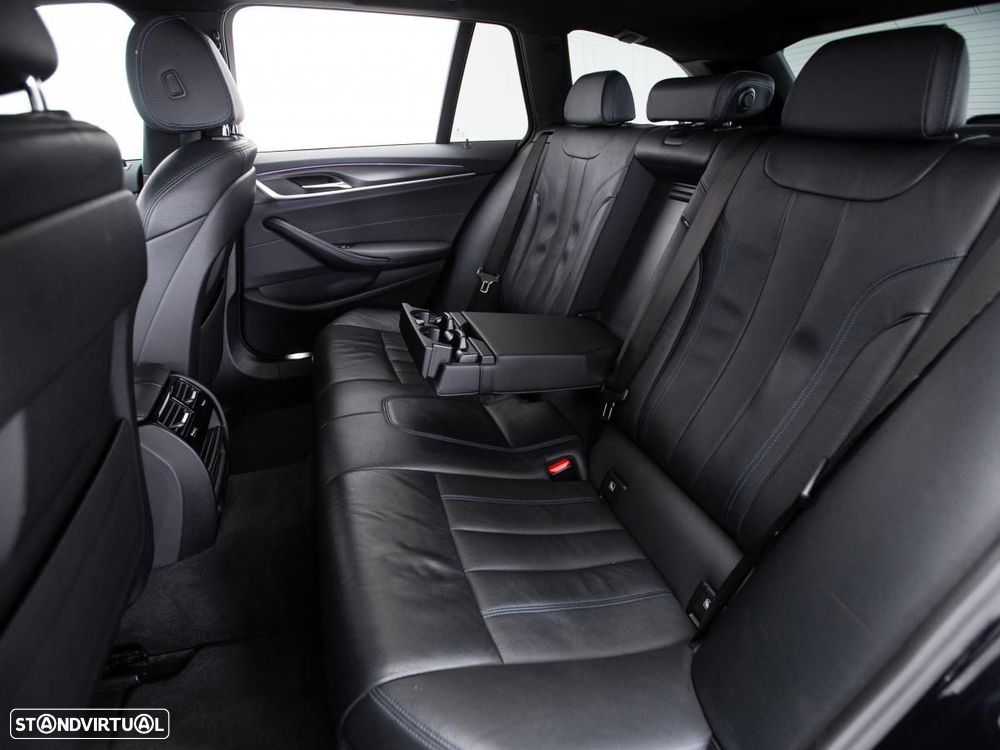 BMW 520 e Pack M - 12
