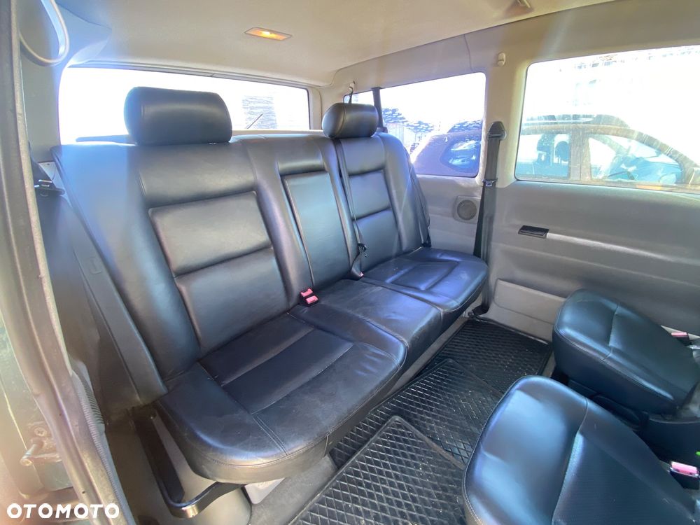 Volkswagen Caravelle - 9