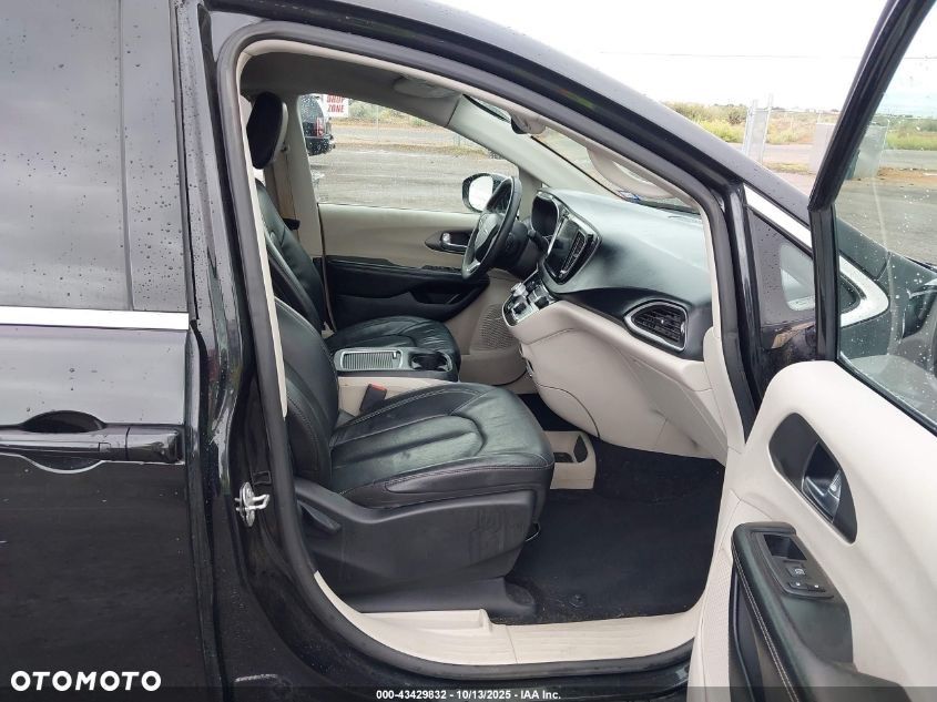 Chrysler Pacifica - 7