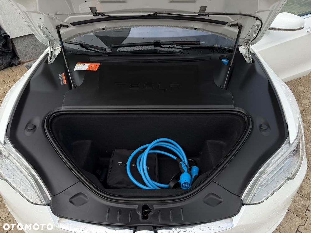 Tesla Model S - 10