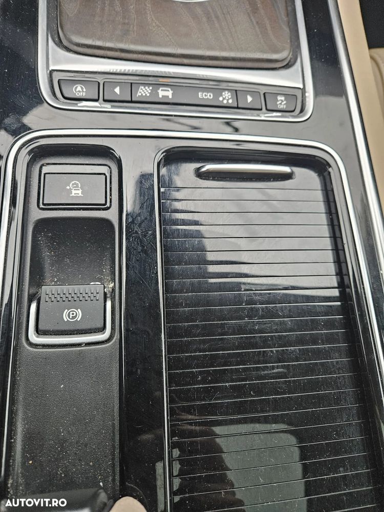 Jaguar XE - 11